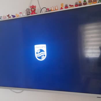 Philips TV Sürekli Açılıp Kapanıyor Ekranda Sadece Marka Yazısı Görünüyor