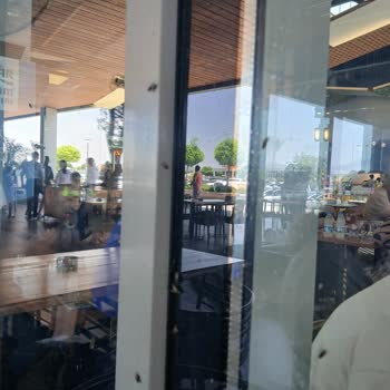 Köfteci Ramiz'de Sinek Sorunu Ve Sağlıksız Servis