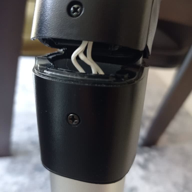 Philips XC7040/01 Dikey Süpürge Sapı 3 Ayda Kırıldı, Servis Ve Çözüm Yok