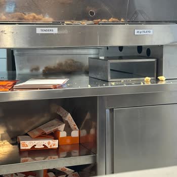 Popeyes Çayırova Şubesinde Hijyen Ve Servis Sorunu