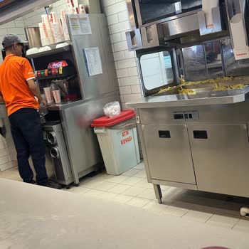 Popeyes Çayırova Şubesinde Hijyen Ve Servis Sorunu