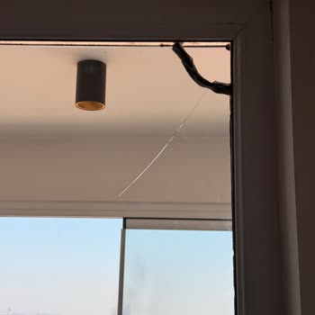 Yanlış Keşif Ve Servis Nedeniyle Camımız Kırıldı, Klima Hala Kurulmadı