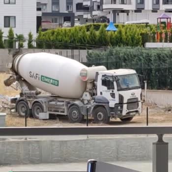 Bursa Nilüfer Belediyesi Site Önüne Harç Döktü