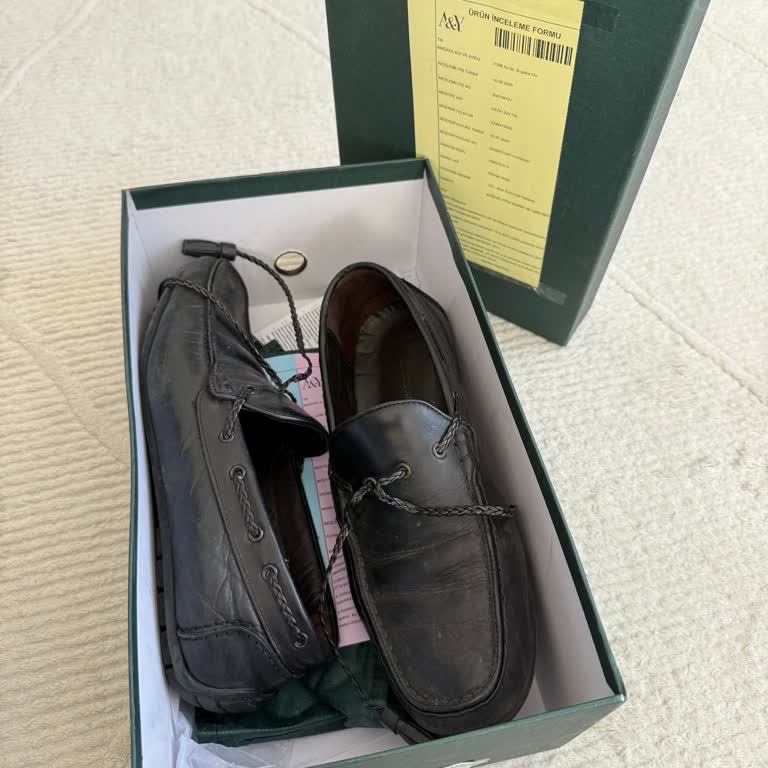 Aynı Markanın İki Ayakkabısında Da Kalite Sorunları Ve Yetersiz İnceleme