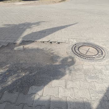 Komşu Sitenin Yolumuza Verdiği Zarar Düzeltilmiyor!