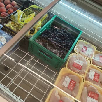 Çiğ Tavuk Ve Meyvelerin Aynı Dolapta Bulundurulması Sağlığımızı Tehdit Ediyor