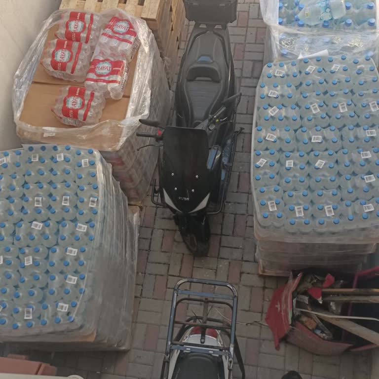 Güneş Altında Bekletilen Sular Ve İlgisiz Personel