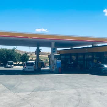 Shell İstasyonunda İlgisiz Çalışanlar Ve Arızalı Hava Makinesi Mağduriyeti