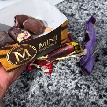 Aldığım Dondurmanın Rengi Değişmiş Ve Sağlığımı Tehdit Etti