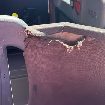 Buzlu Turizm Yırtık Koltuklar Ve İlgisiz Personel Yolculuğu Kabusa Çevirdi!