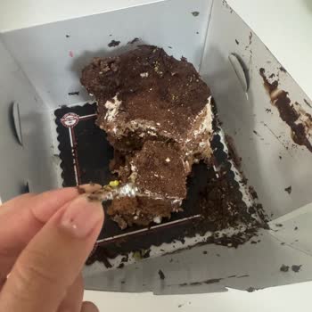 Tarihi Fırın Eryaman Yaş Pastadan Vida Çıktı, Çocukların Sağlığı Tehlikede