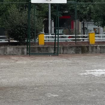 Basketbol Sahası Zemini Eksikliği Hakkında Şikayet