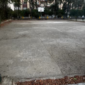 Basketbol Sahası Zemini Eksikliği Hakkında Şikayet