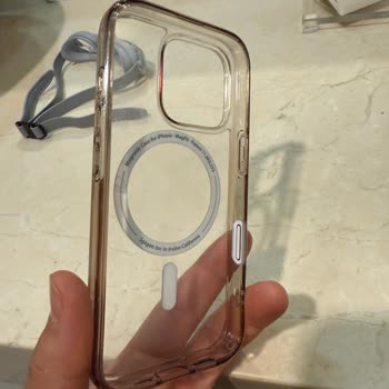 Yeni Alınan Spigen Kılıf İki Ayda Sarardı Mağduriyetimin Giderilmesini İstiyorum