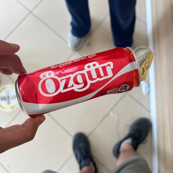 Kişiselleştirilmiş Şişe Hediyesi Yerine Patlamış Ve Kola Dolu Ürün Geldi