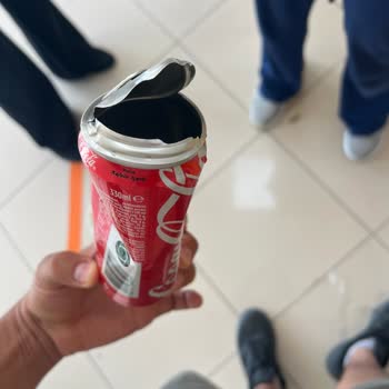 Kişiselleştirilmiş Şişe Hediyesi Yerine Patlamış Ve Kola Dolu Ürün Geldi