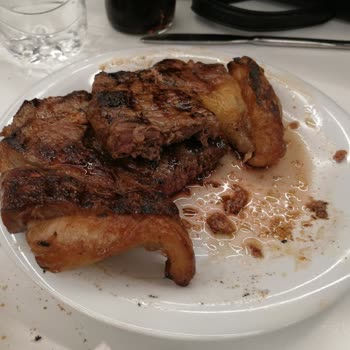 Köfte De Yok, Kalite De Yok: Biftek Çöpe Gitti