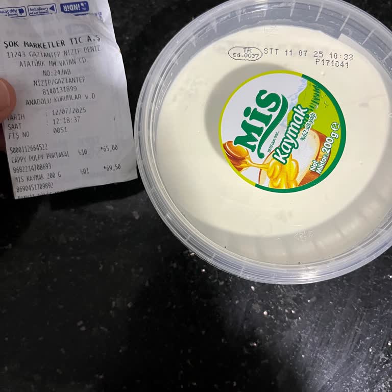 Şok Market'te Tarihi Geçmiş Süt Ürünleriyle Karşılaşma