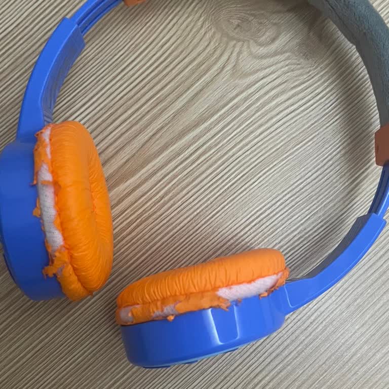 Çocuk Kulaklığında Hayal Kırıklığı: İki Günde Soyulan Malzeme Ve Kalite Sorunu