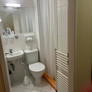 Prag'daki Otelin Kötü Koşulları Tatil Deneyimimi Olumsuz Etkiledi