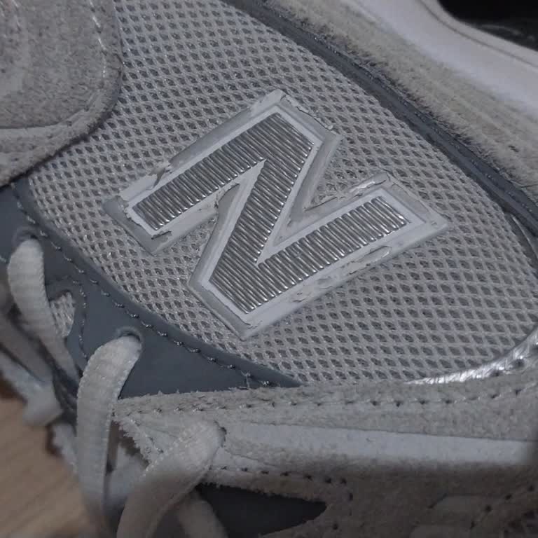 Aldığım New Balance Ayakkabının Amblemi Ve Yazısı Kısa Sürede Soyuldu