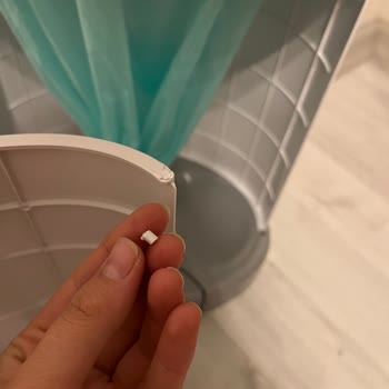 Hasarlı Ve Kokusuzluk Vadeden Çöp Kovası Hayal Kırıklığı Yarattı