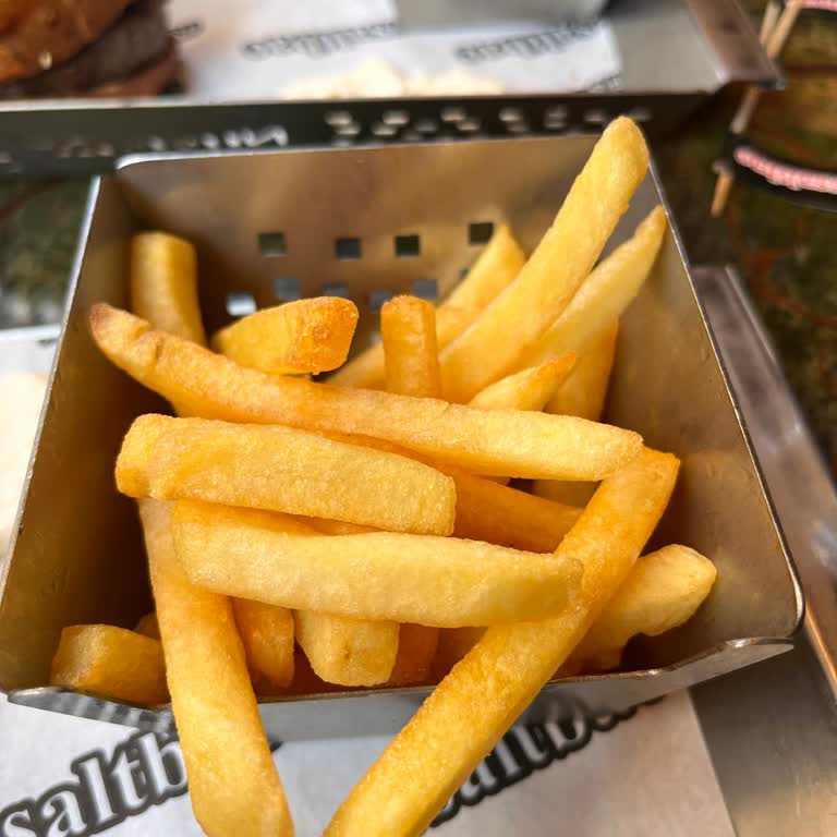 Nusret Saltbae Burger'de Aşırı Yağlı Patates Ve Sonrasında Yaşanan Sağlık Sorunları