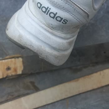 Adidas Spor Ayakkabım Kısa Sürede Yıprandı Ve Dikişleri Attı