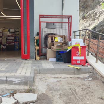 Şok Market Şubesi Nedeniyle Apartmanda Sürekli Temizlik Ve Gürültü Sorunu