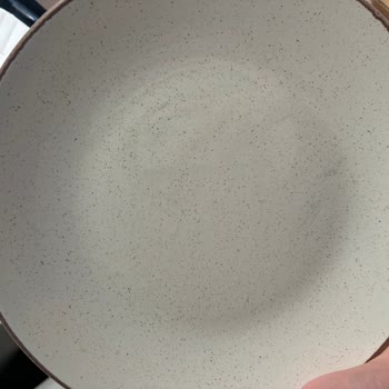 Porland Yemek Takımında Ciddi Çizilme Ve İlgisiz Müşteri Hizmeti