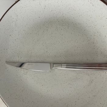 Porland Yemek Takımında Ciddi Çizilme Ve İlgisiz Müşteri Hizmeti