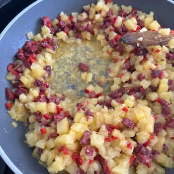 Yapışmaz Tencere Ve Tavada Yemekler Yapışıyor, Memnun Değilim