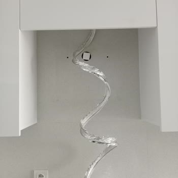 Davlumbaz Montaj Hatası Nedeniyle Yere Düşüp Parçalandı