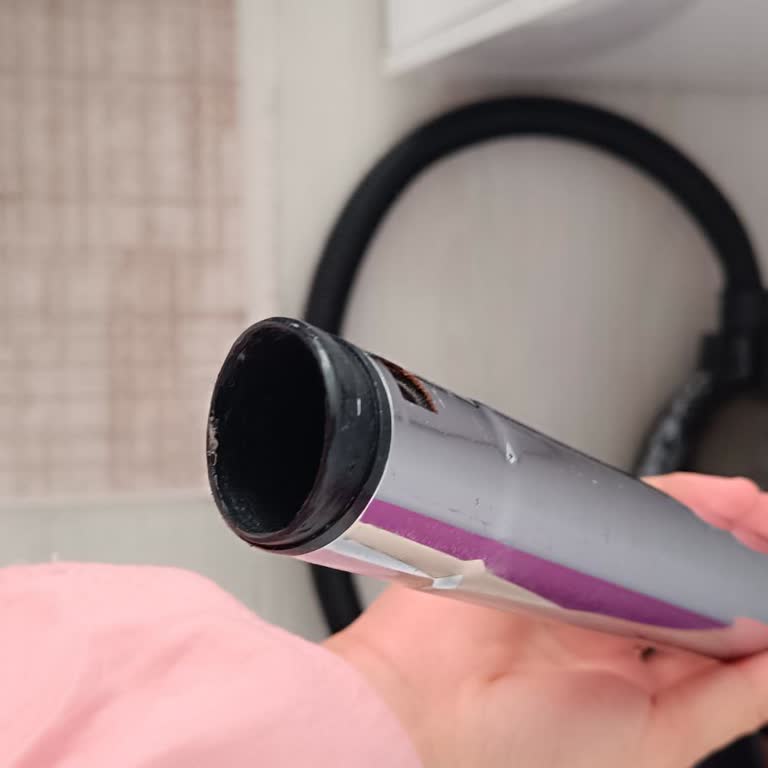 Süpürge Başlığı Kullanım Sırasında Kendiliğinden Kırıldı, Parça Fiyatı Çok Yüksek