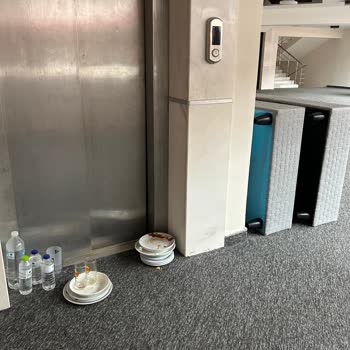 Kötü Hizmet, Yetersiz Olanaklar Ve Sorunlu Personel Deneyimi