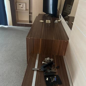 Kötü Hizmet, Yetersiz Olanaklar Ve Sorunlu Personel Deneyimi