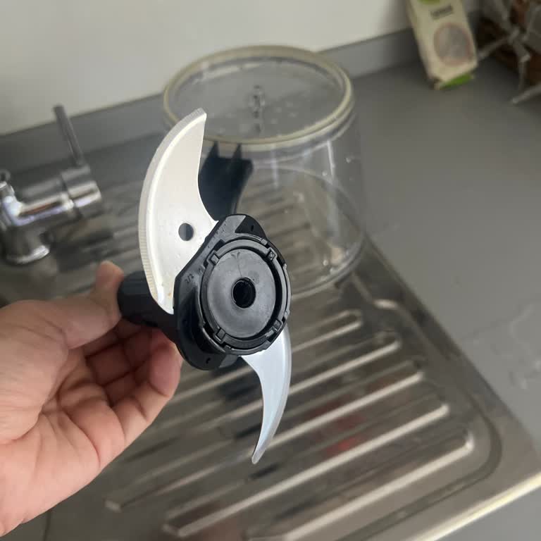 Robot Bıçağındaki Kötü Koku Bir Türlü Geçmiyor