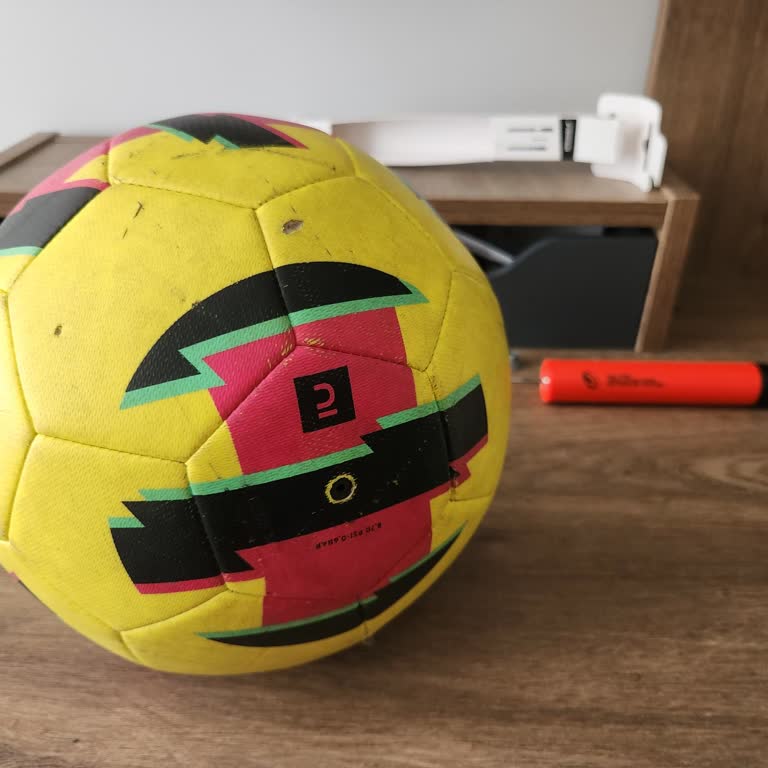 Decathlon Satın Aldığım Futbol Topu Kısa Sürede Yıprandı Ve Hava Tutmuyor