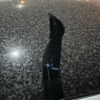 Tesla Araç Tavan Camında Üretim Kaynaklı Çatlak Ve Garanti Sorunu