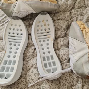 Az Kullanılan Ayakkabının Tabanı Kısa Sürede Ayrıldı