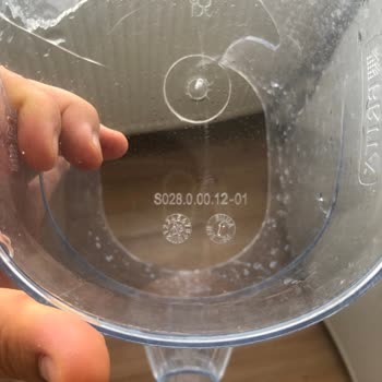 Sürahi Kapağı Oturmadı, Kırıldı Ve Elim Kesildi