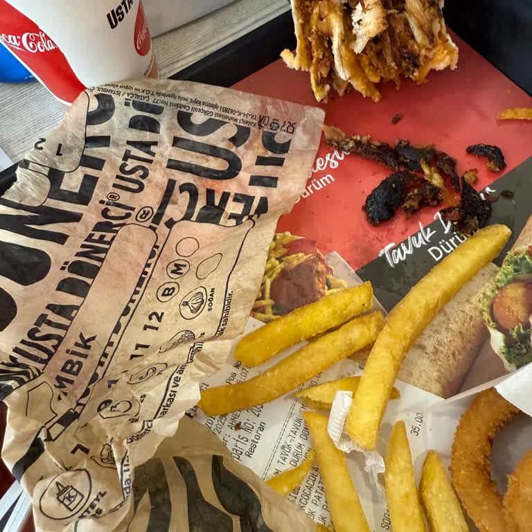 Usta Dönerci Yanmış Tavuk, Soğuk Patates Ve Asitsiz Kola Deneyimi
