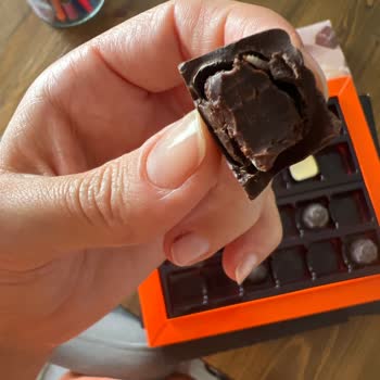 Aldığım Çikolata Kutusundan Kurt Çıktı, Sağlığımız Tehlikeye Girdi