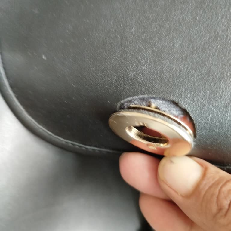 Greyder Çantam Kısa Sürede Yırtıldı Mağduriyetim Giderilmiyor