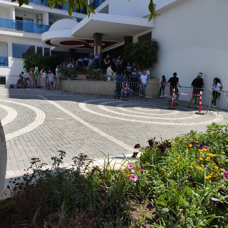 Mühürlenen Ve Satılan Otelde Mağduriyet Yaşadık