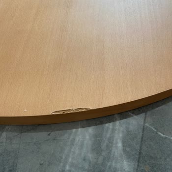 Kırık Masa Ve İlgisiz Müşteri Hizmetleriyle Hayal Kırıklığı