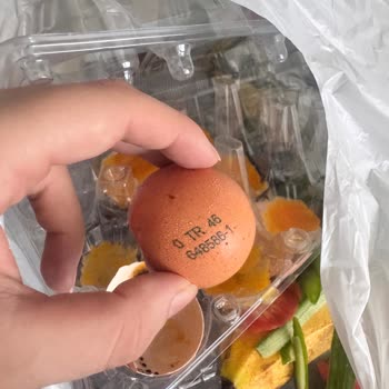 Son Kullanma Tarihi Geçmemiş Yumurtalar Bozuk Çıktı, İade Talebim Var