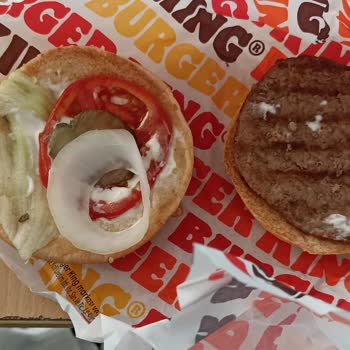Burger King Whopper Menüde Görsel İle Gelen Ürün Arasındaki Büyük Fark