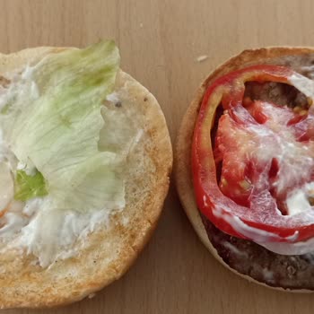 Burger King Whopper Menüde Görsel İle Gelen Ürün Arasındaki Büyük Fark