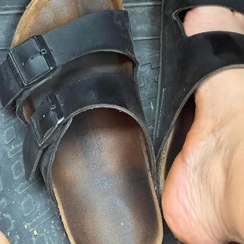 Birkenstock Terliğim Suya Temas Sonrası Ayaklarımı Boyadı